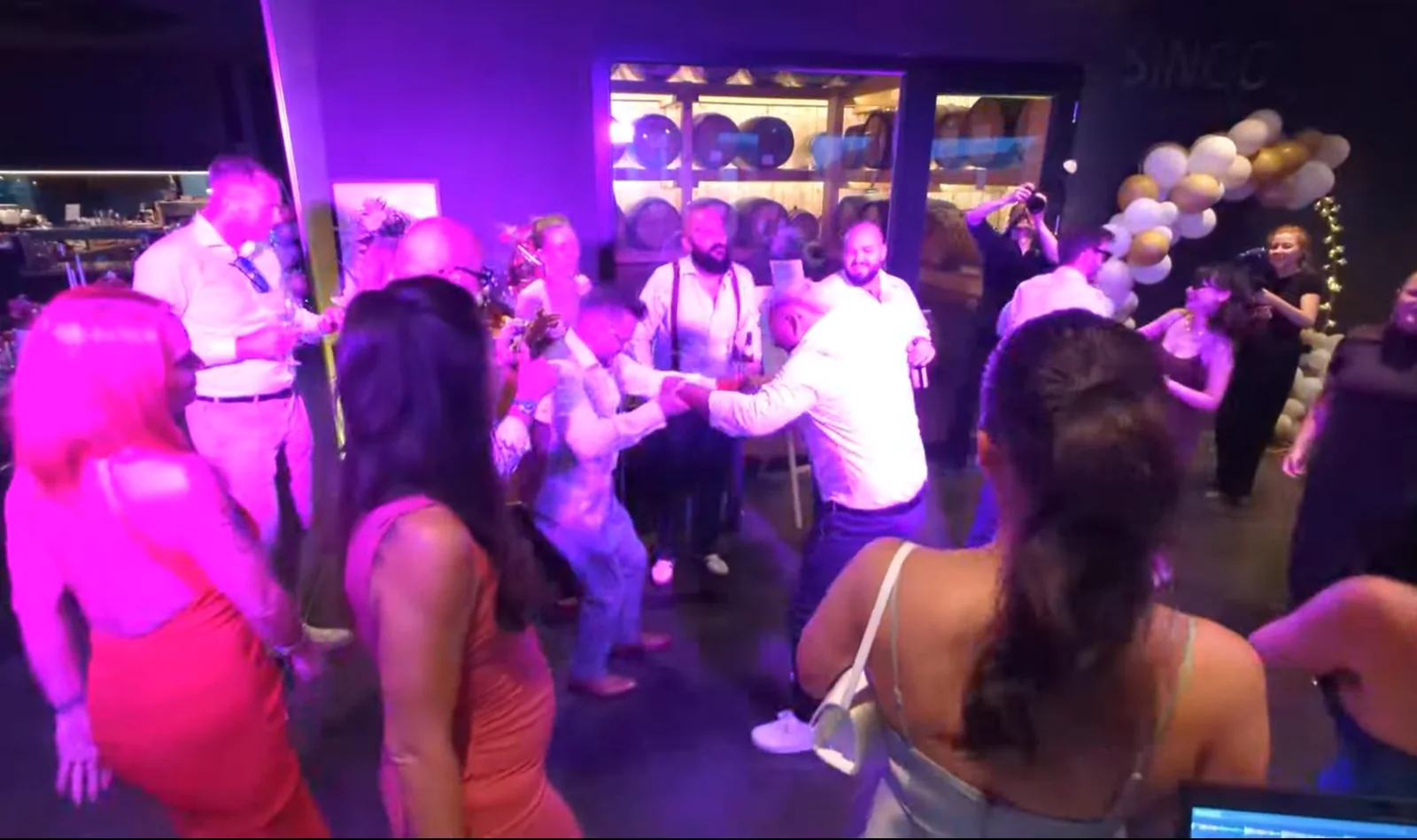 Internationale Hochzeitsparty im Main-Floor der Singold Destillerie Wehringen