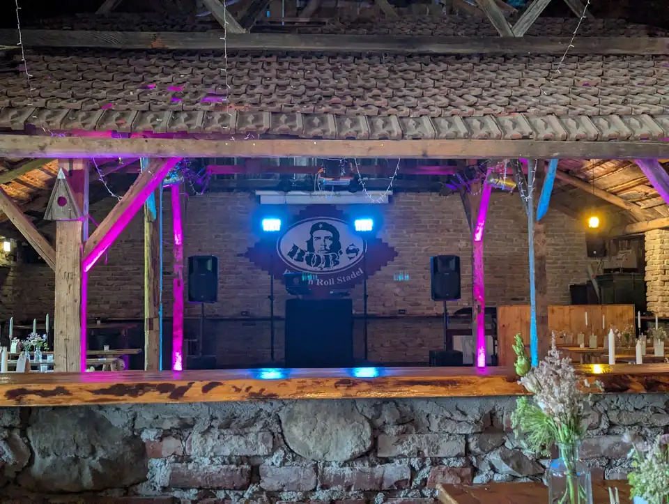 Hochzeits-DJ Augsburg bei Sommerhochzeiten in Wellenburg und Bobs Stadl