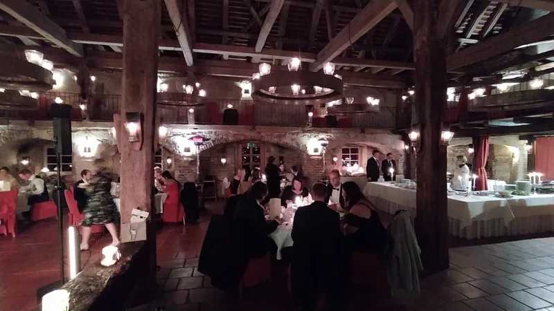 Buffet und festliche Beleuchtung bei einer Feier auf Schloss Neuburg an der Kammel