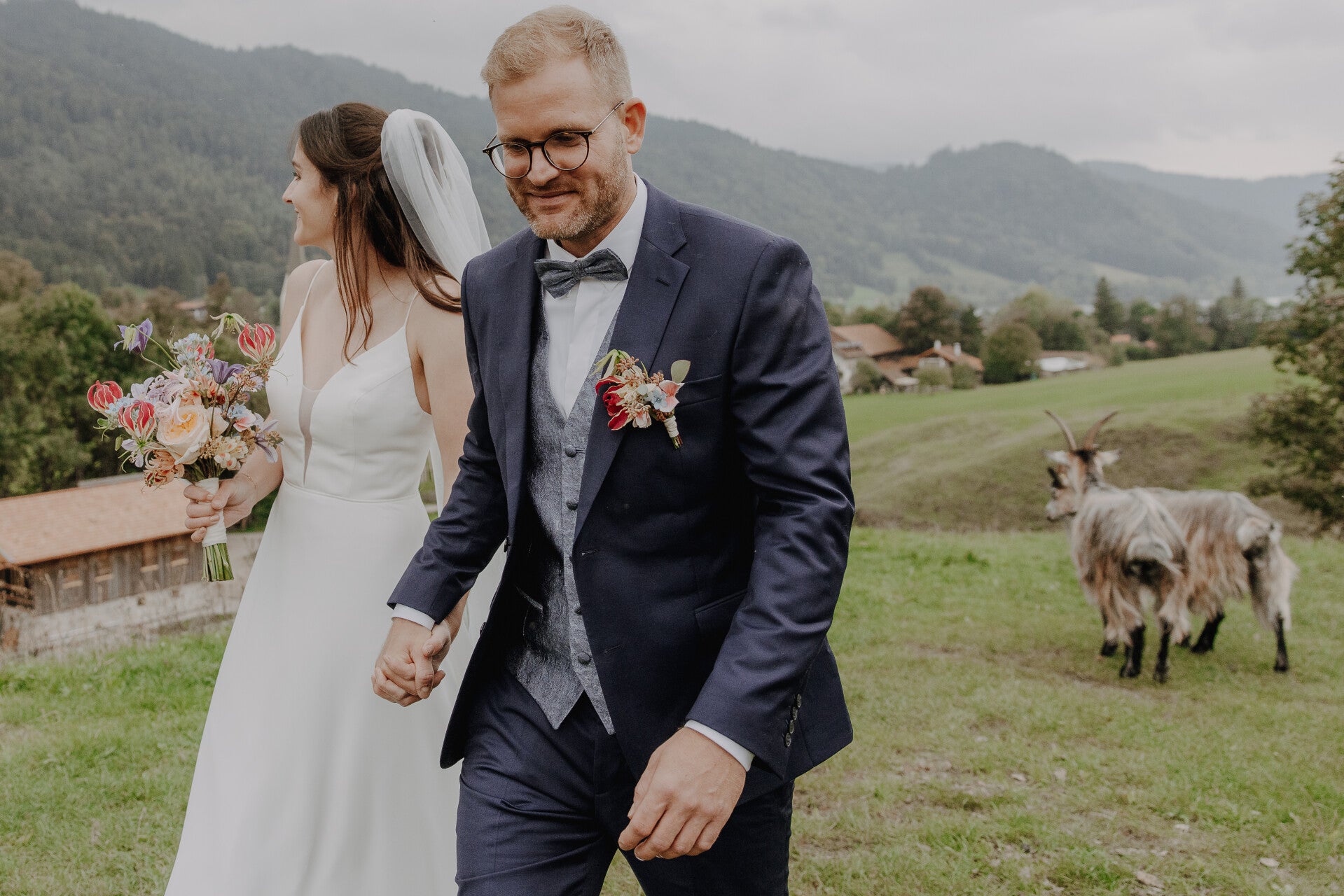 Brautpaar bei einem After-Wedding-Shooting in der Natur