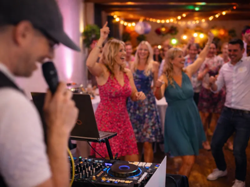 Geburtstags-DJ Bobingen mit Musik und Licht