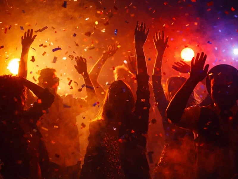 Volle Tanzfläche bei Geburtstagsparty mit DJ Rico Cinsano in Immenstadt
