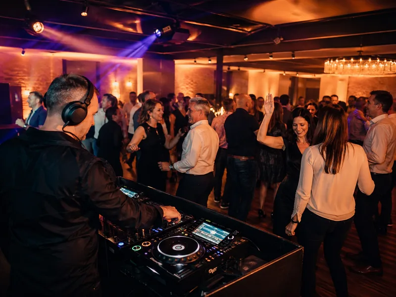 Geburtstags-DJ Sonthofen mit Musik und Licht