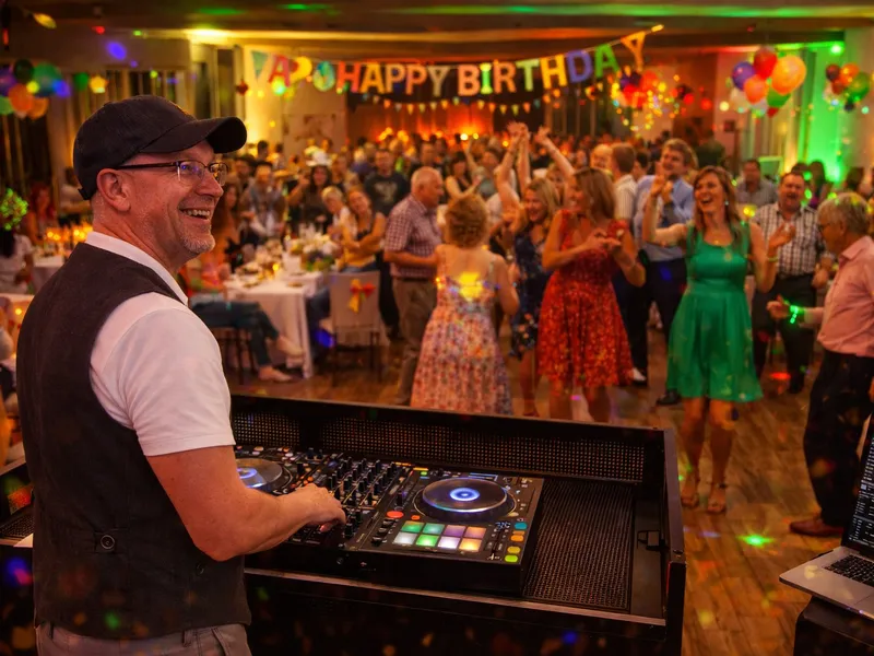 DJ Rico Cinsano bei Geburtstagsparty in Pfaffenhofen a.d. Ilm – Stimmung und Licht