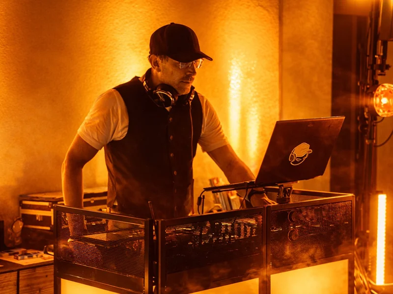 Firmenfeier-DJ Rico Cinsano in Füssen – begeisterte Mitarbeiter auf der Tanzfläche