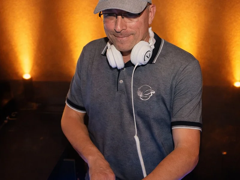Stimmungsvoller Firmenevent mit DJ Rico Cinsano in Memmingen