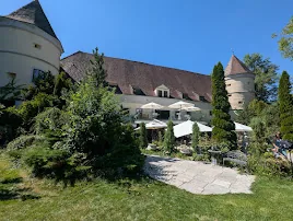 Schloss Oberndorf mit Garten und Terrasse