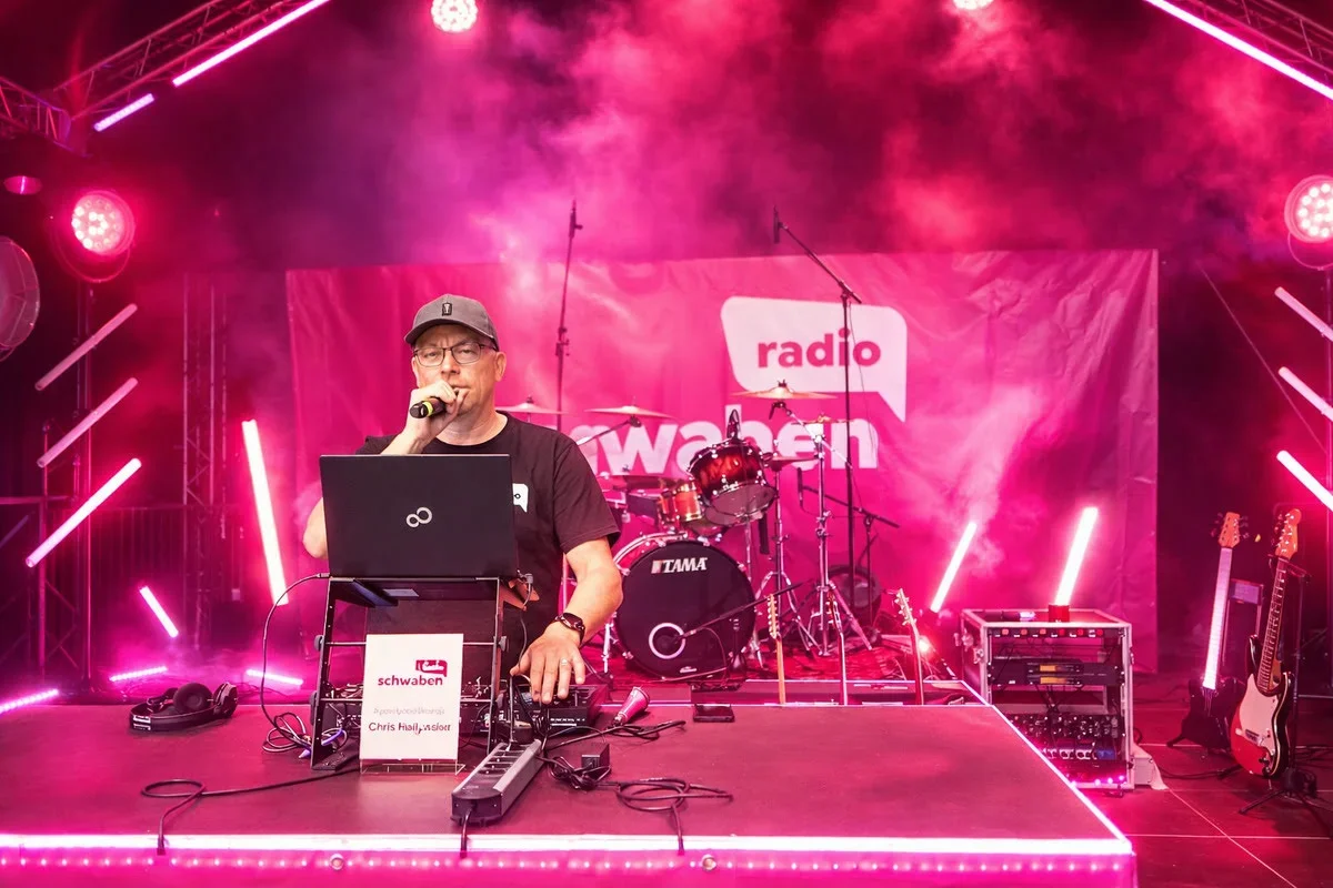 Event DJ Rico Cinsano mit Lichttechnik