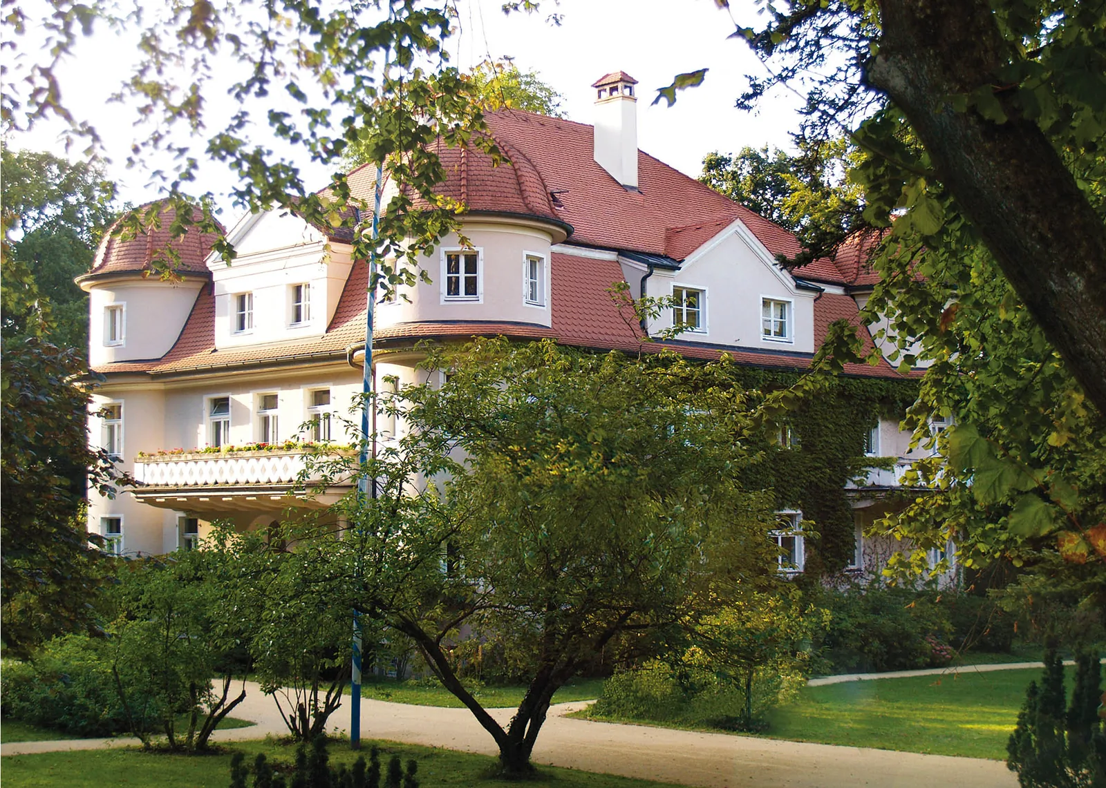 Burgwaldhof bei Neuburg mit Villa und Park
