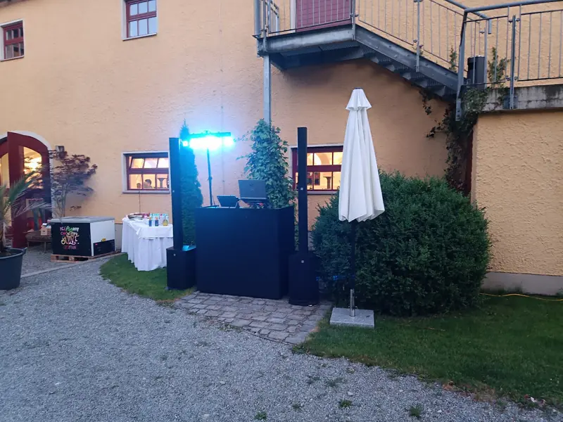 Kleiner Raum, kompakte Technik und partytaugliches Licht