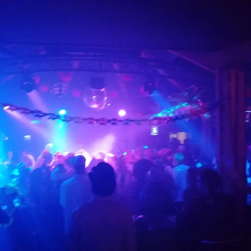 Tanzfläche mit Radio Schwaben DJs