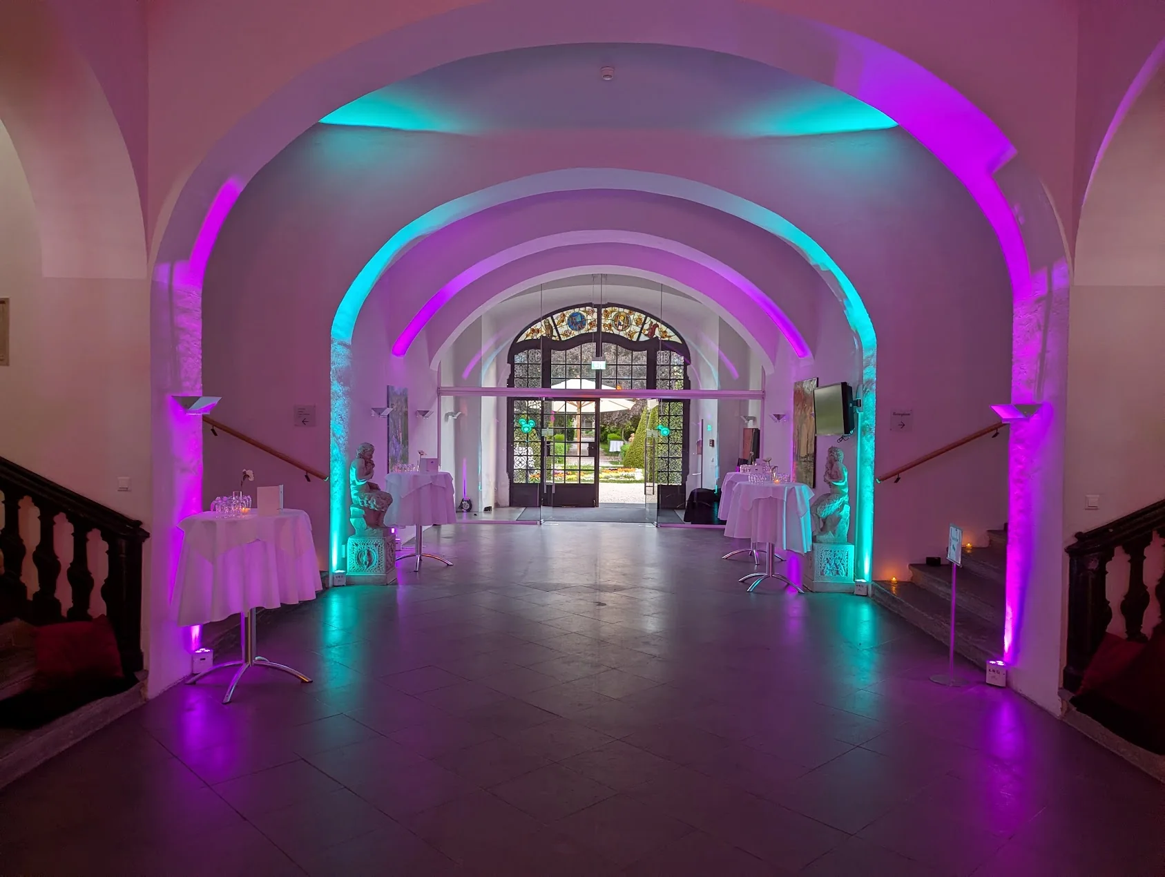 Ambiente-Licht mit Floorspots zur indirekten Raumausleuchtung