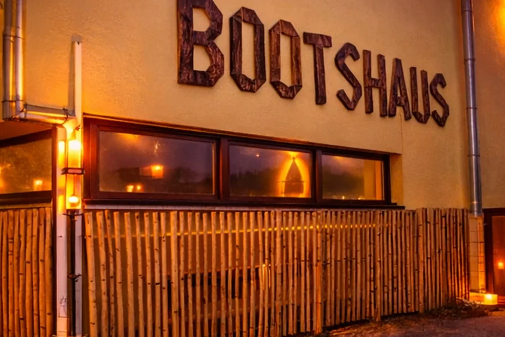 Bootshaus am Kuhsee Augsburg als Hochzeitslocation direkt am Wasser