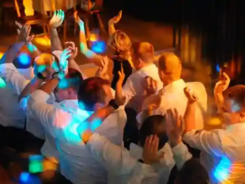 Hochzeits-DJ Bobingen – Party mit tanzenden Gästen