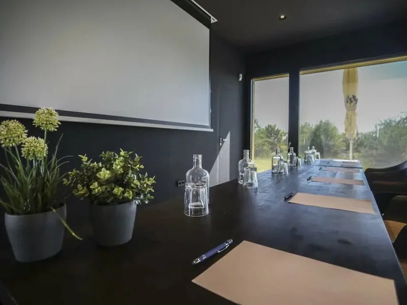 Seminarraum in der Singold Destillerie Wehringen – Nebenraum für Programmpunkte