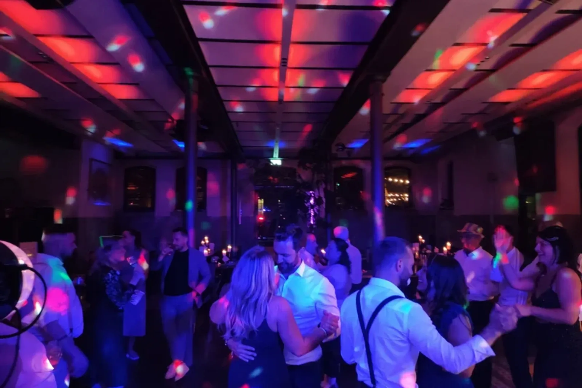Hochzeitsparty in der N8Stallung Augsburg