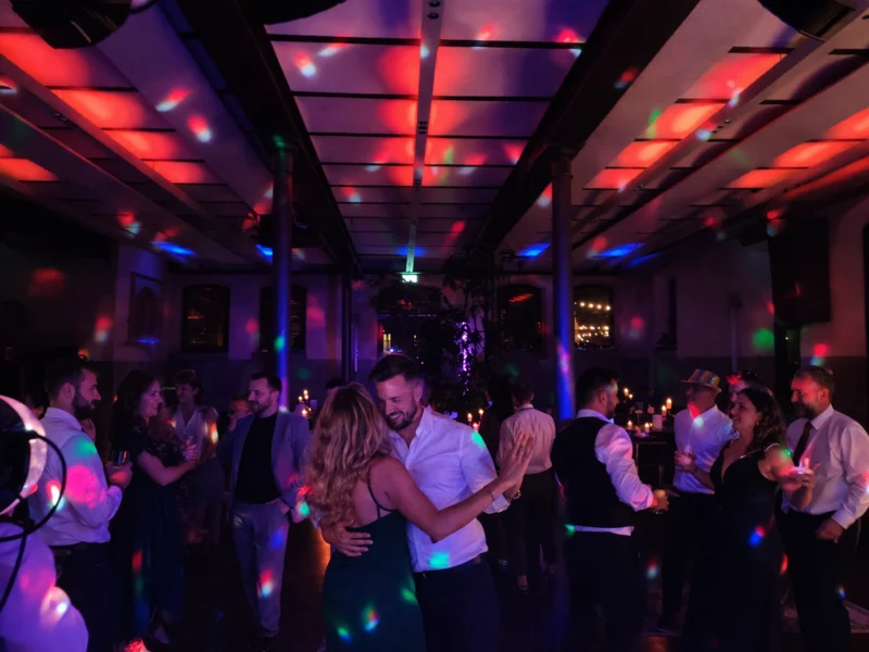 Hochzeitsparty in der N8Stallung Augsburg