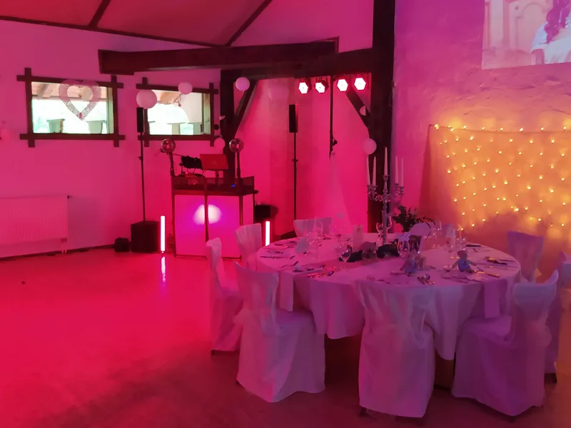 Festlich dekorierte Tische Panorama Gasthof Auerberg Hochzeits DJ Rico Cinsano