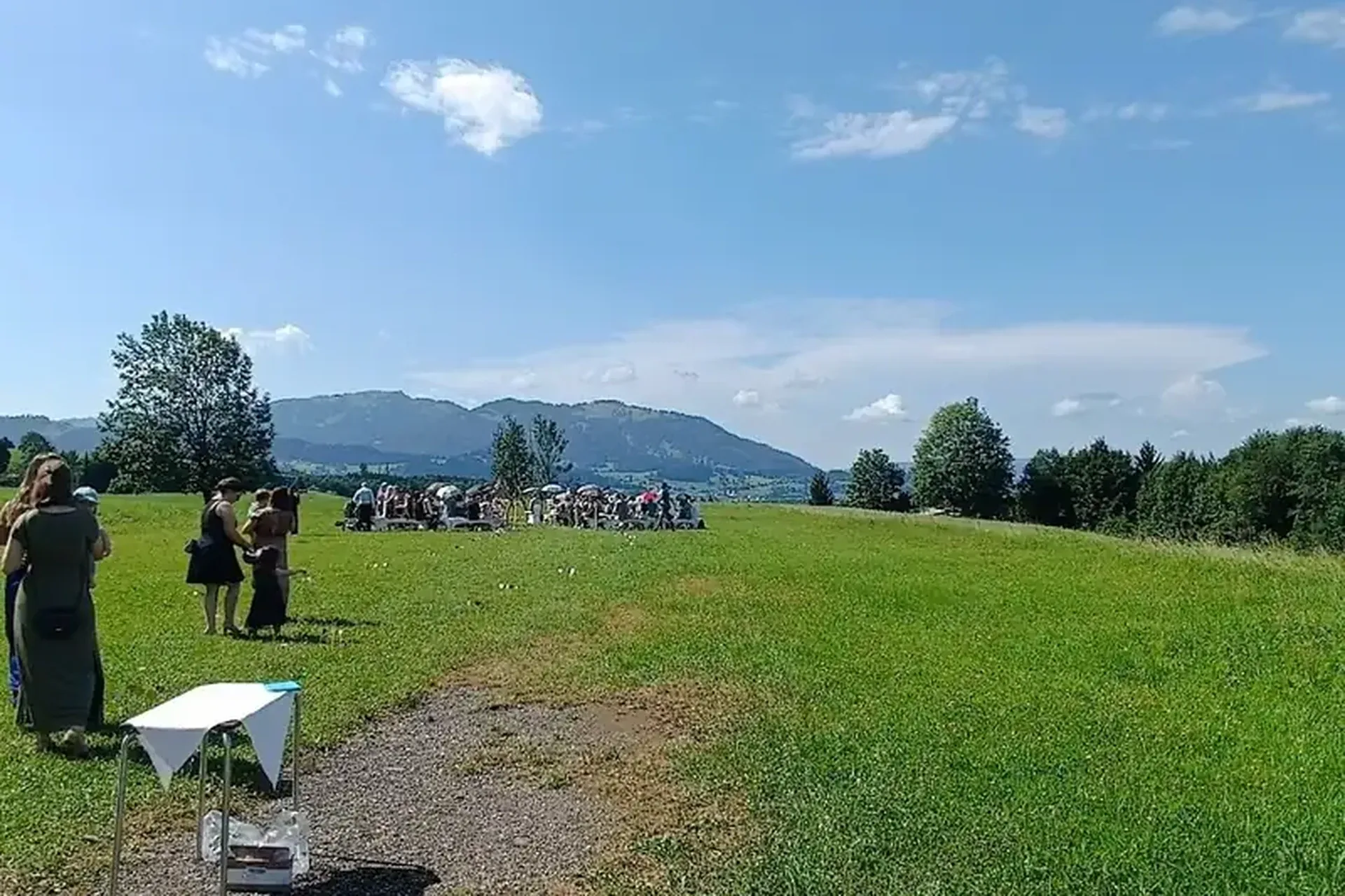 Freie Trauung auf der Almwiese vor der Sonnenkopfhütte mit Allgäuer Bergpanorama