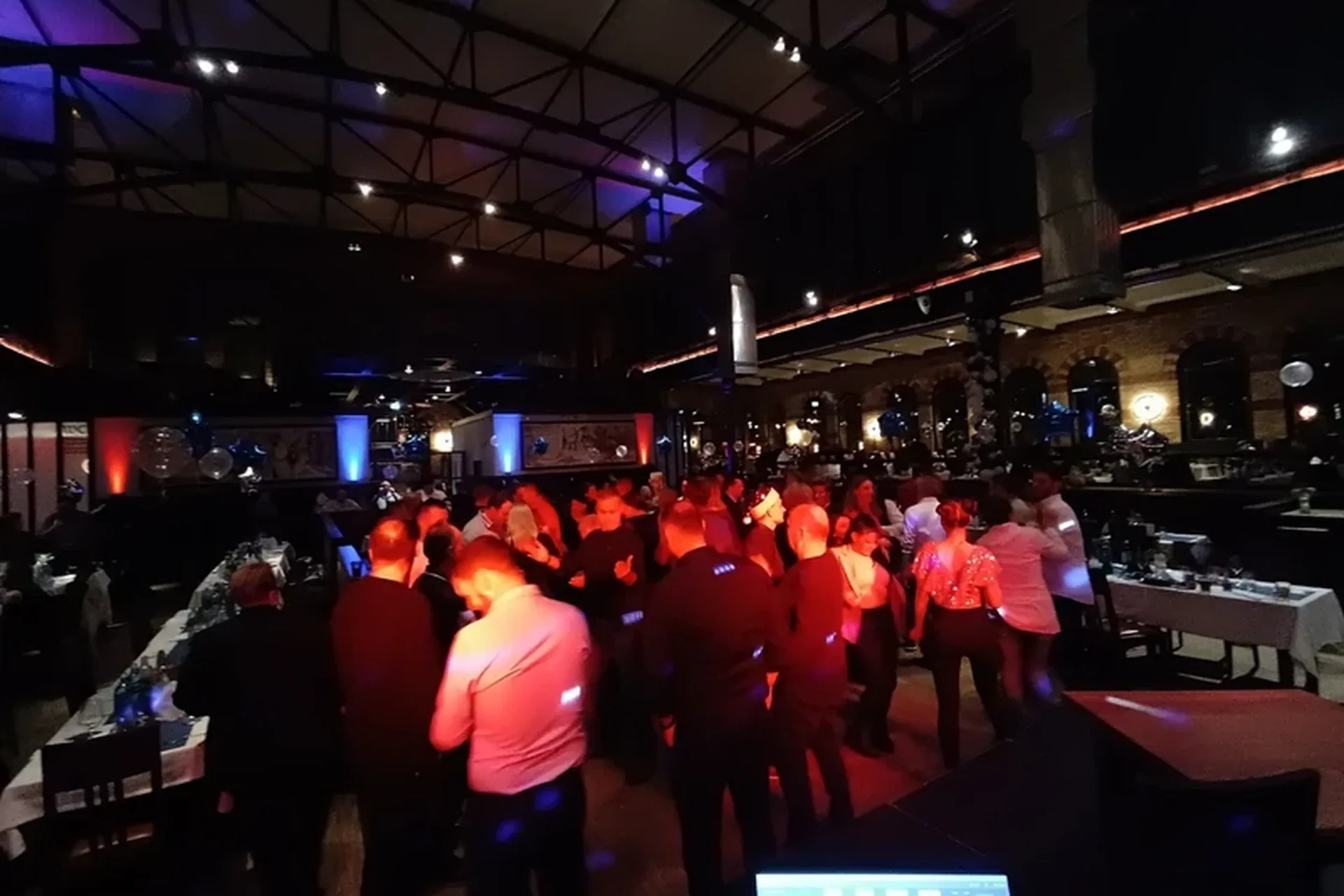 DJ Rico Cinsano Location Kälberhalle Augsburg - volle Tanzfläche