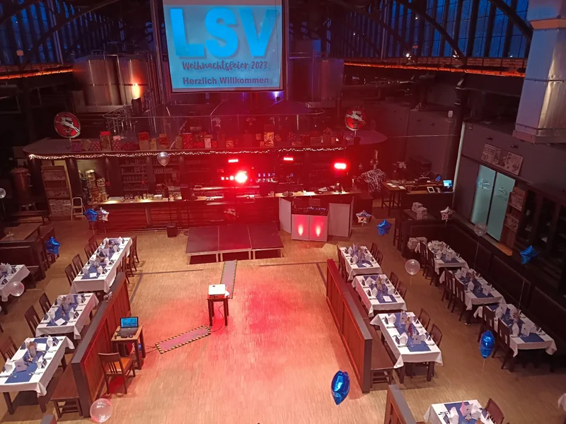 Kälberhalle Augsburg von oben mit Tanzfläche und Tischen