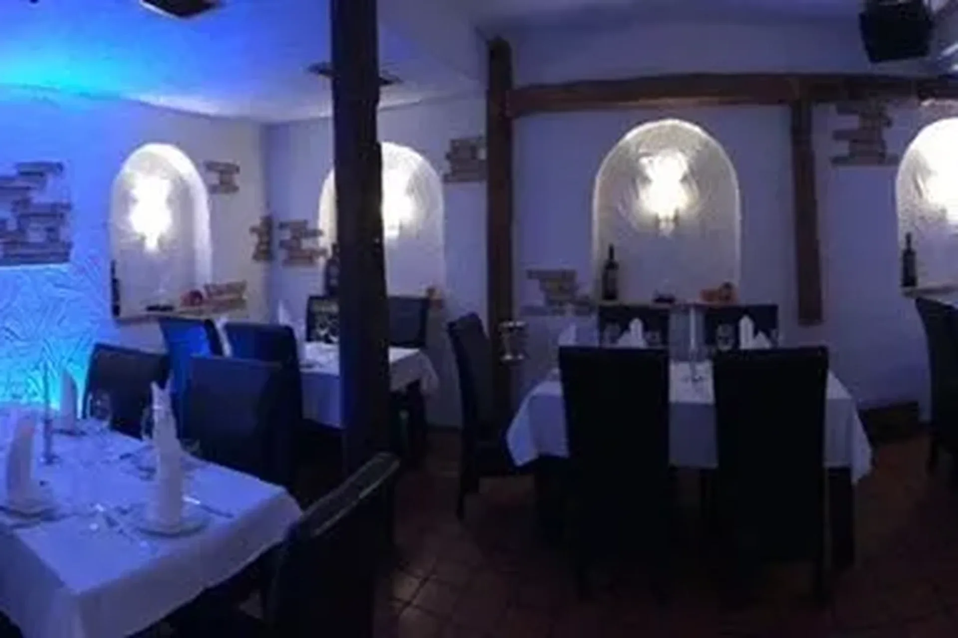 Mietbar Augsburg Partyraum mit Lichtstimmung und Bar