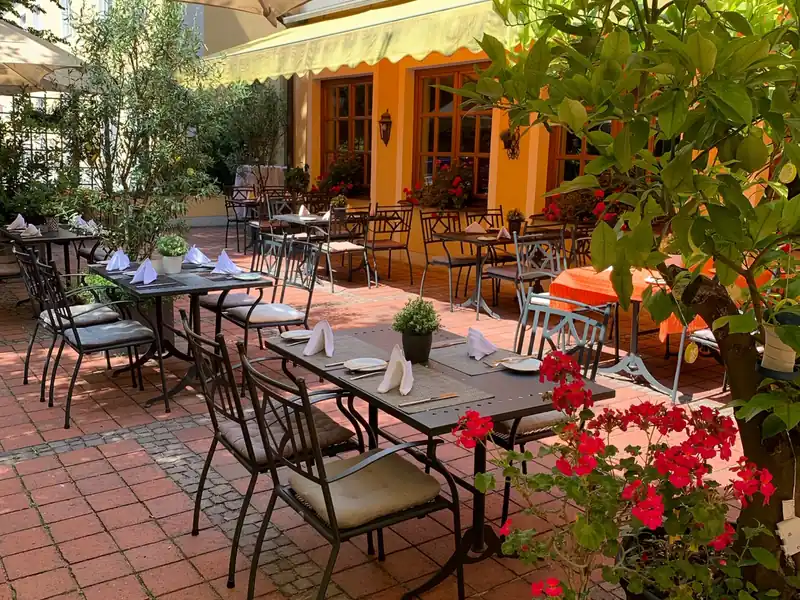 Empore oder Obergeschoss der Schlossgaststätte Wellenburg